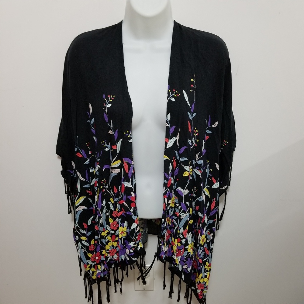 Floral kimono in black base